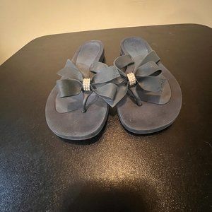 Guess size 7 black slippers with rhinestone bow